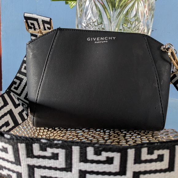 Givenchy - Picture 10 of 15